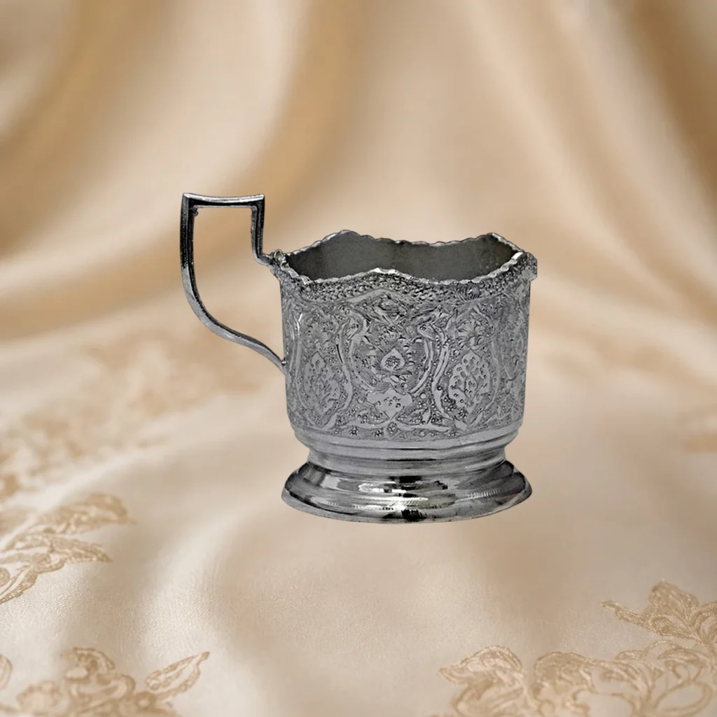 چای‌خوری نقره لب‌برگی